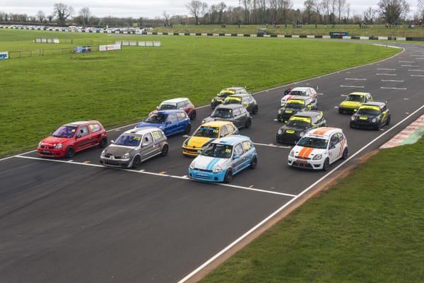 Castle Combe's Spectacular Kick-off to the 2024 Racing Season