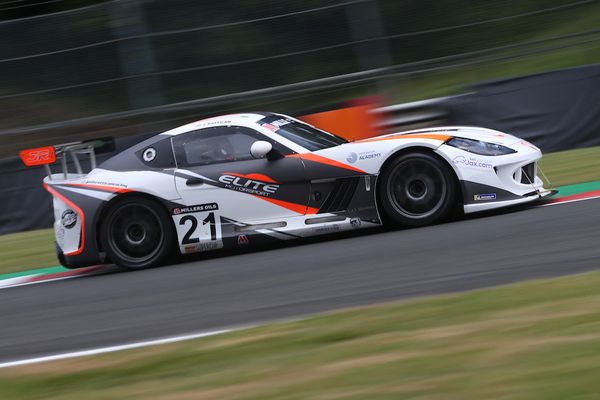 ELITE leads GINETTA GT4 SUPERCUP with its driver trio very well placed..